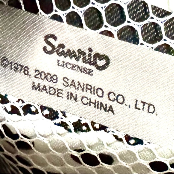 EXCLUSIVE!! Sanrio Hello Kitty Set of 3, Makeup Bag, Trifold Wallet & Coin Purse - Picture 5 of 11